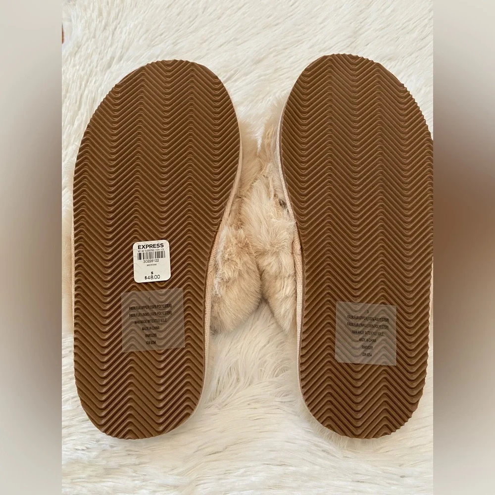 New Express Slippers Size 5-6 (Small) Faux Fur Criss Cross Design Light Pink - Picture 6 of 6